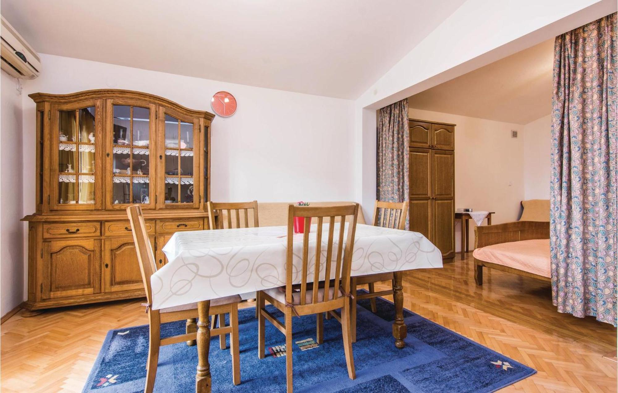 4 Bedroom Awesome Apartment In Starigrad Eksteriør bilde