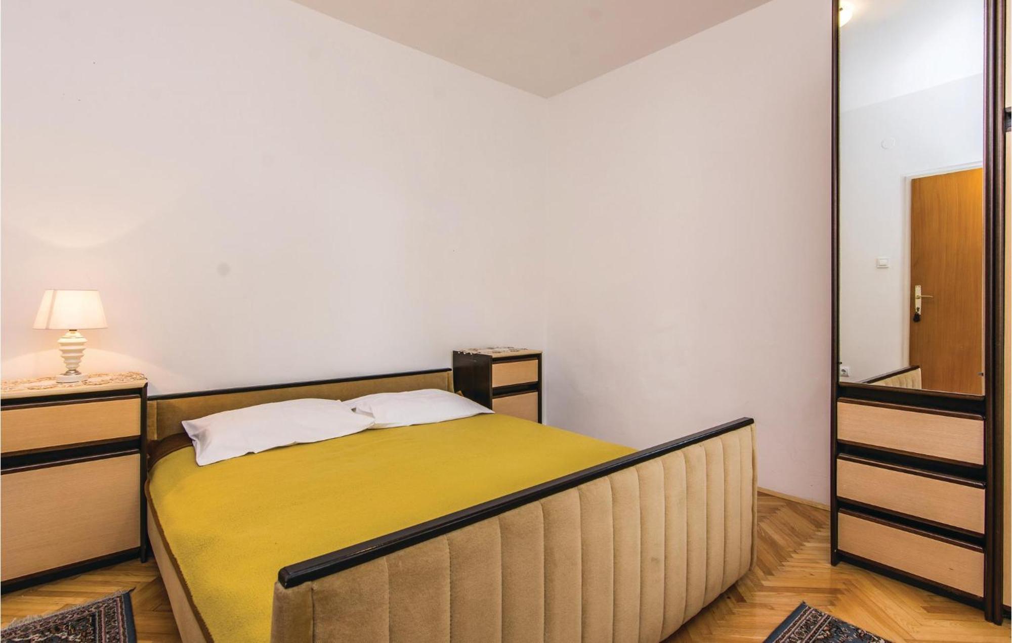 4 Bedroom Awesome Apartment In Starigrad Eksteriør bilde