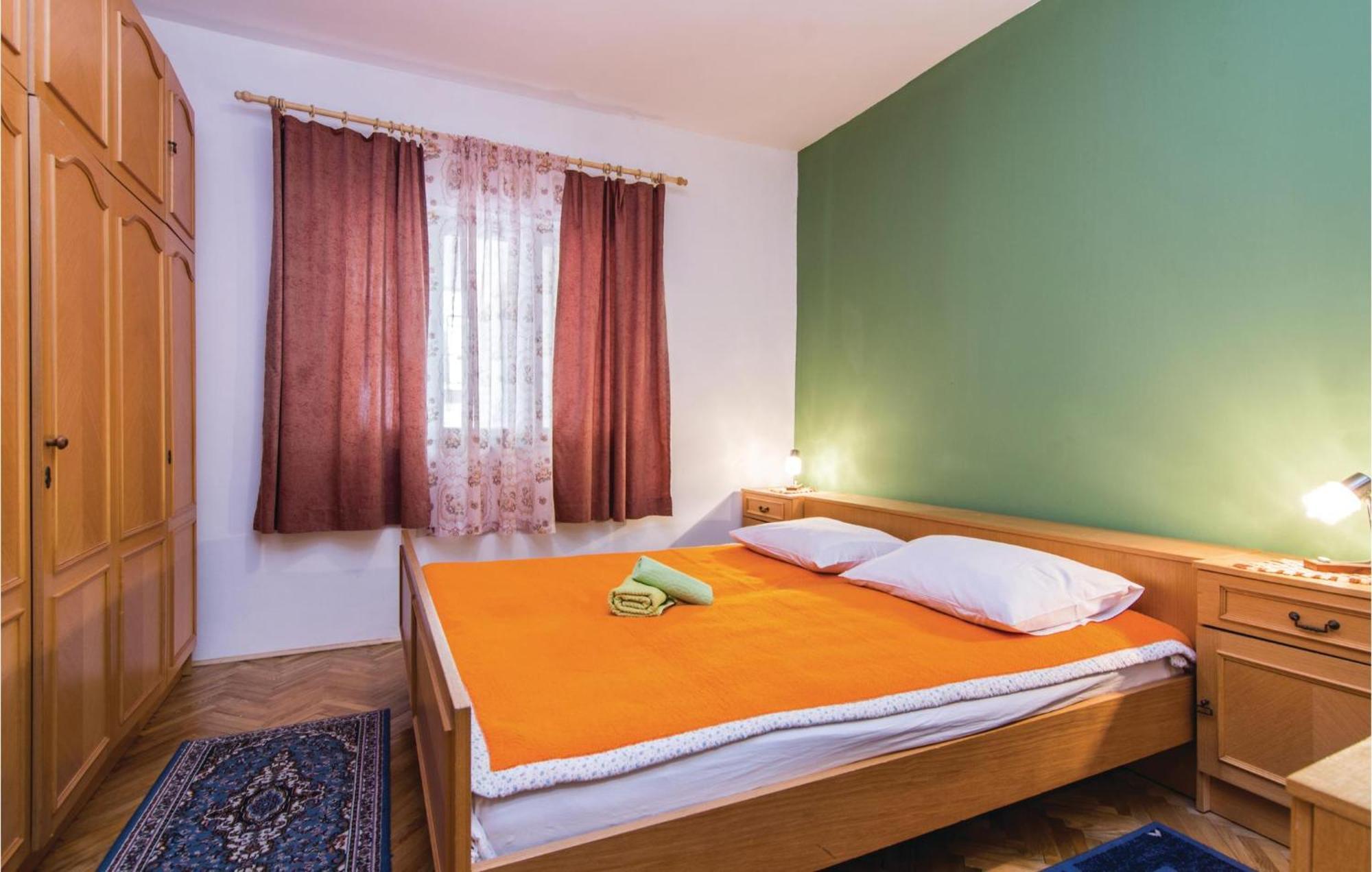 4 Bedroom Awesome Apartment In Starigrad Eksteriør bilde