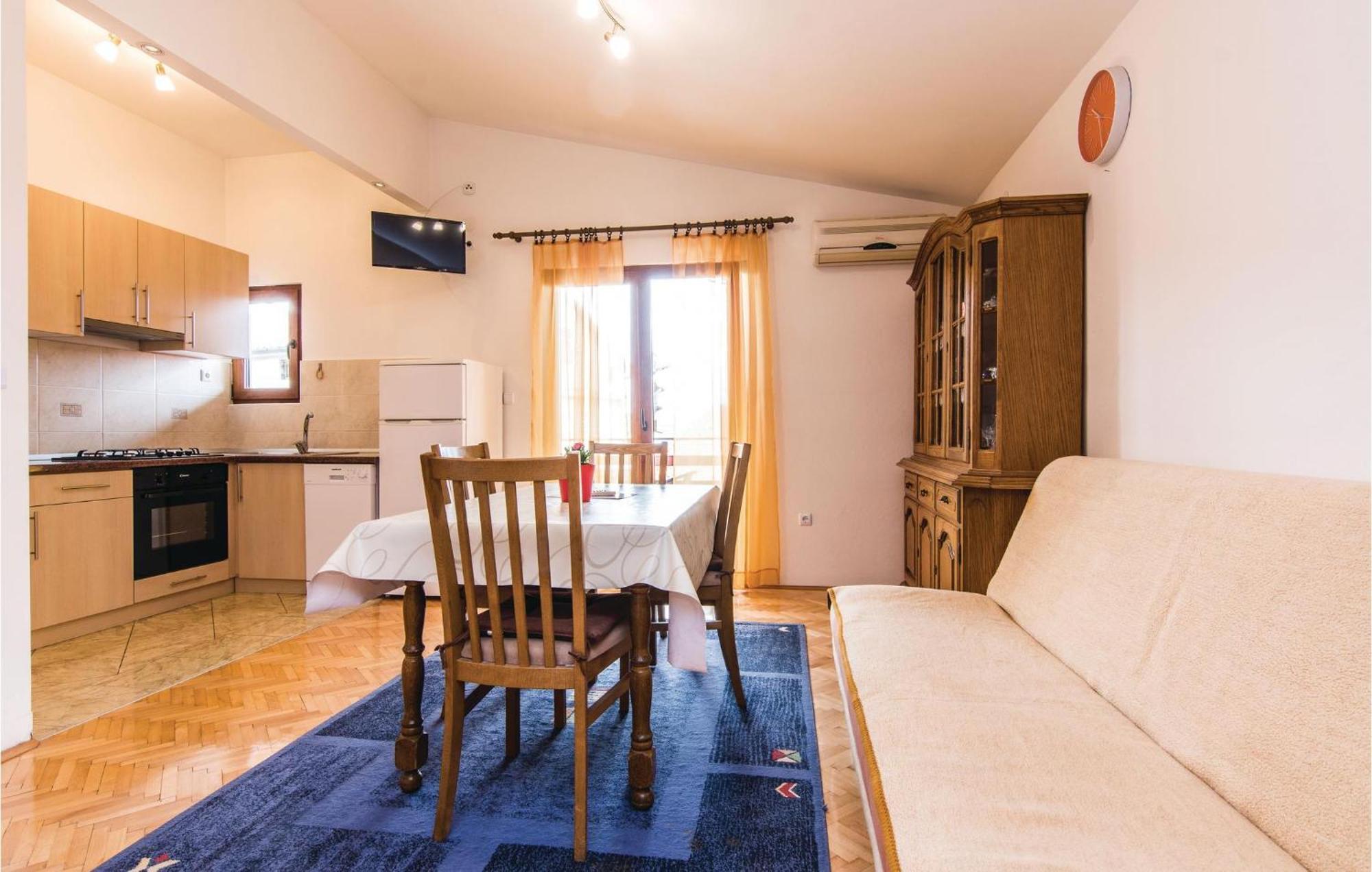 4 Bedroom Awesome Apartment In Starigrad Eksteriør bilde