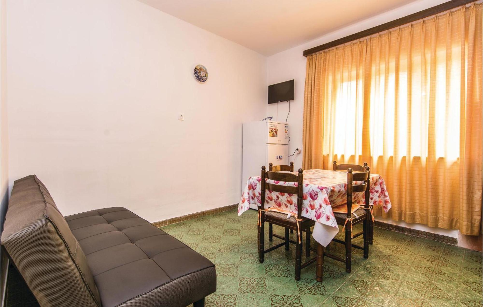 4 Bedroom Awesome Apartment In Starigrad Eksteriør bilde