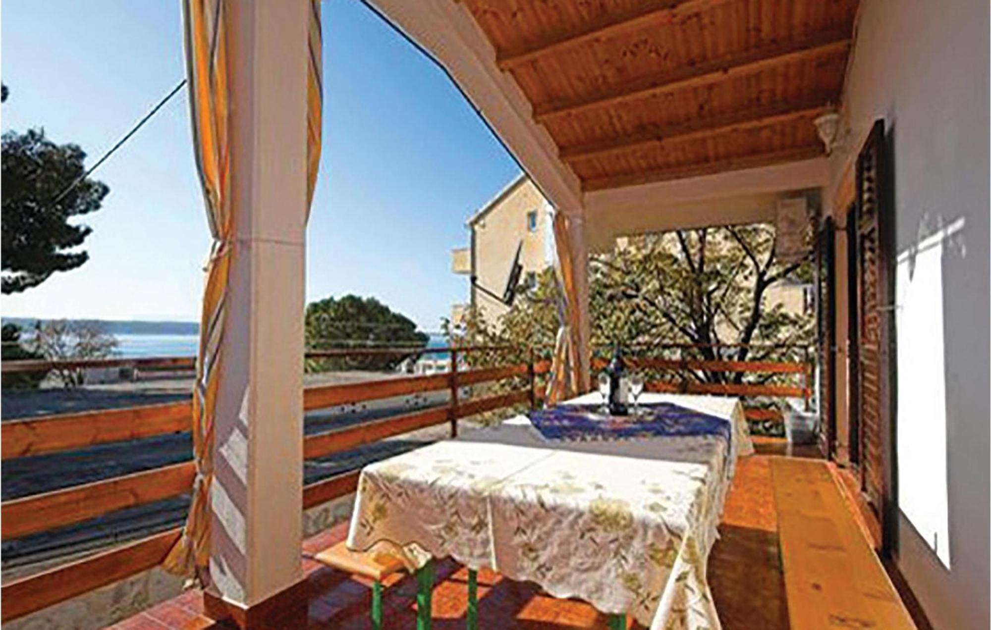 4 Bedroom Awesome Apartment In Starigrad Eksteriør bilde