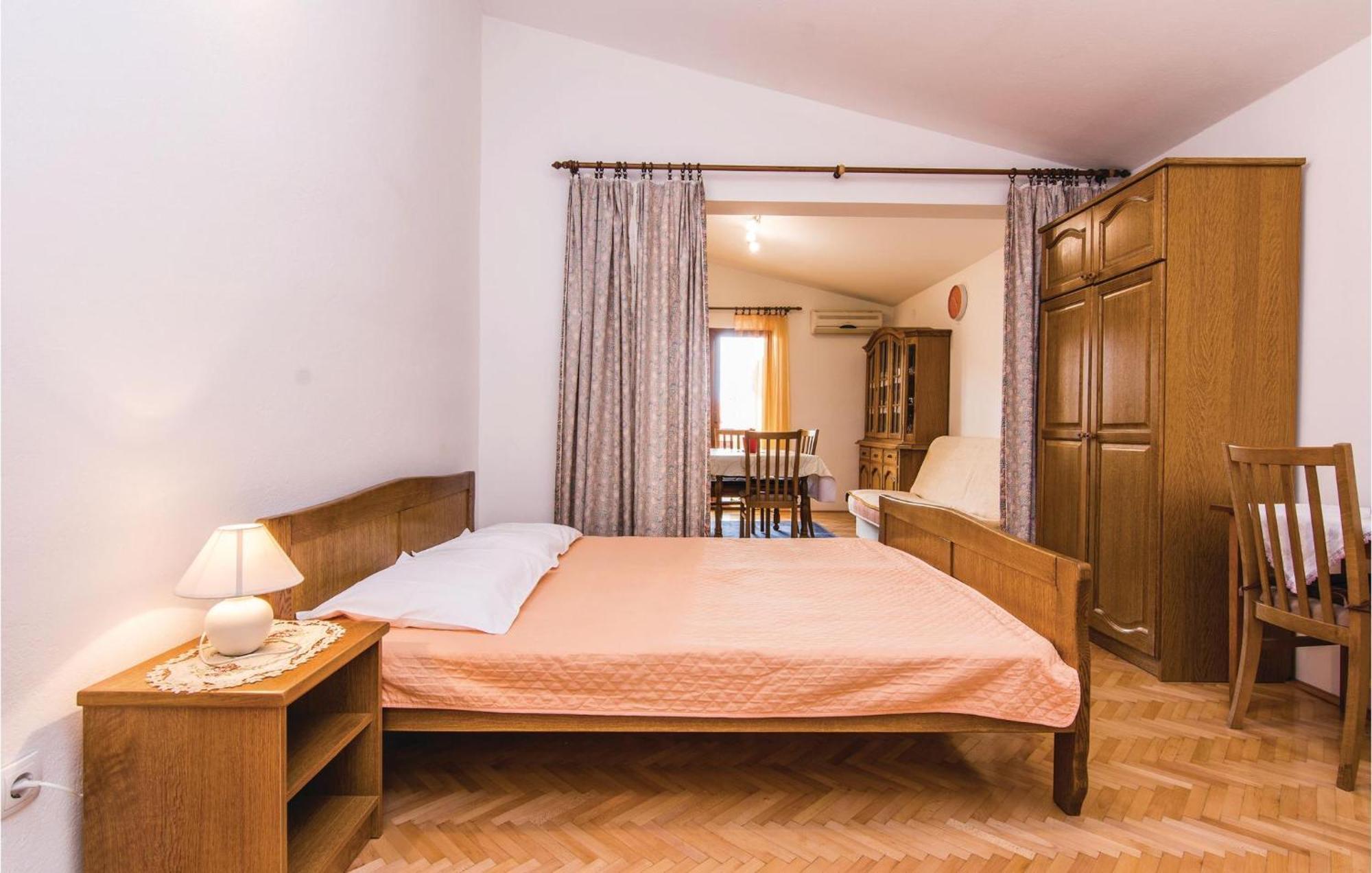 4 Bedroom Awesome Apartment In Starigrad Eksteriør bilde