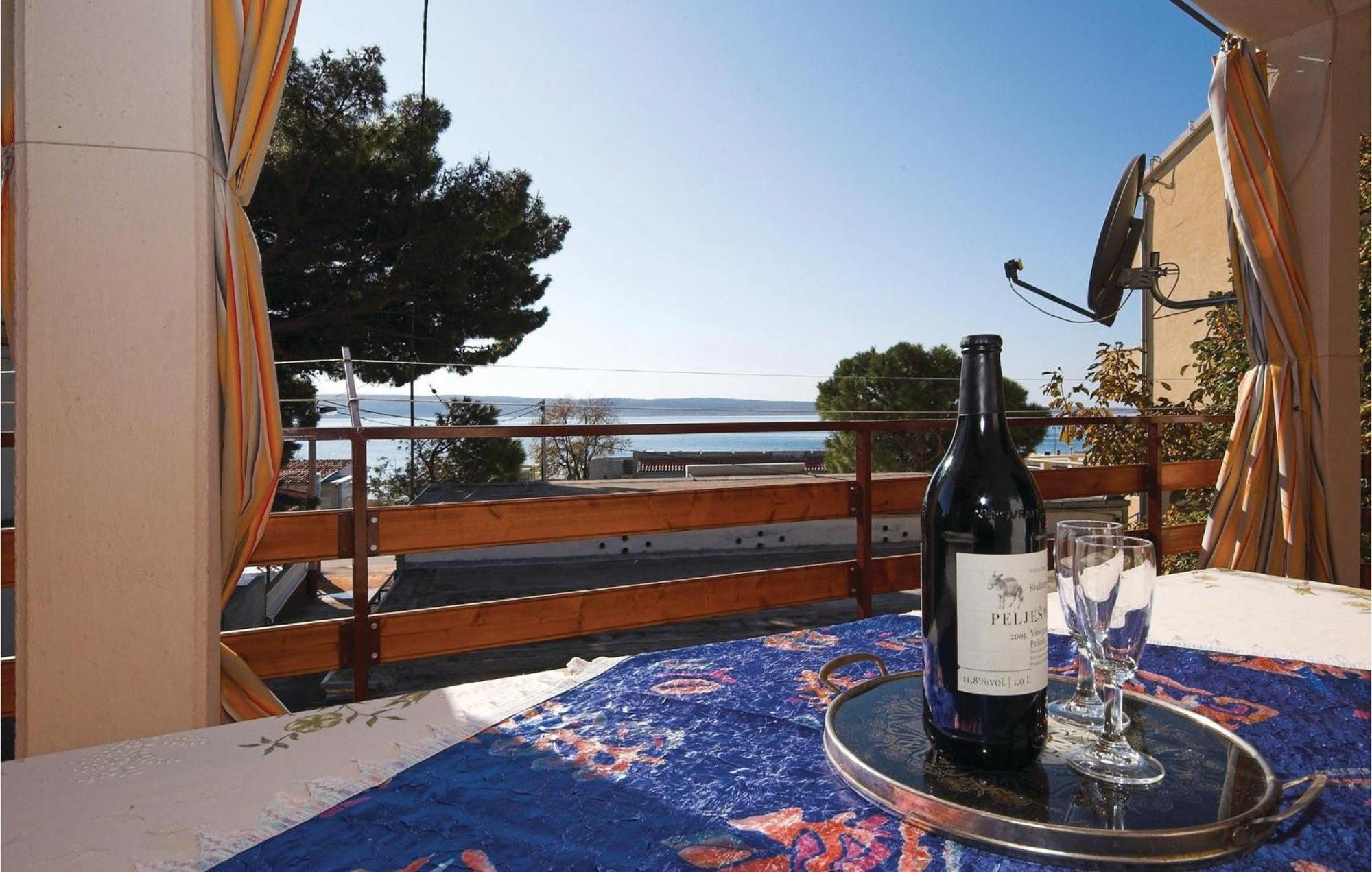4 Bedroom Awesome Apartment In Starigrad Eksteriør bilde