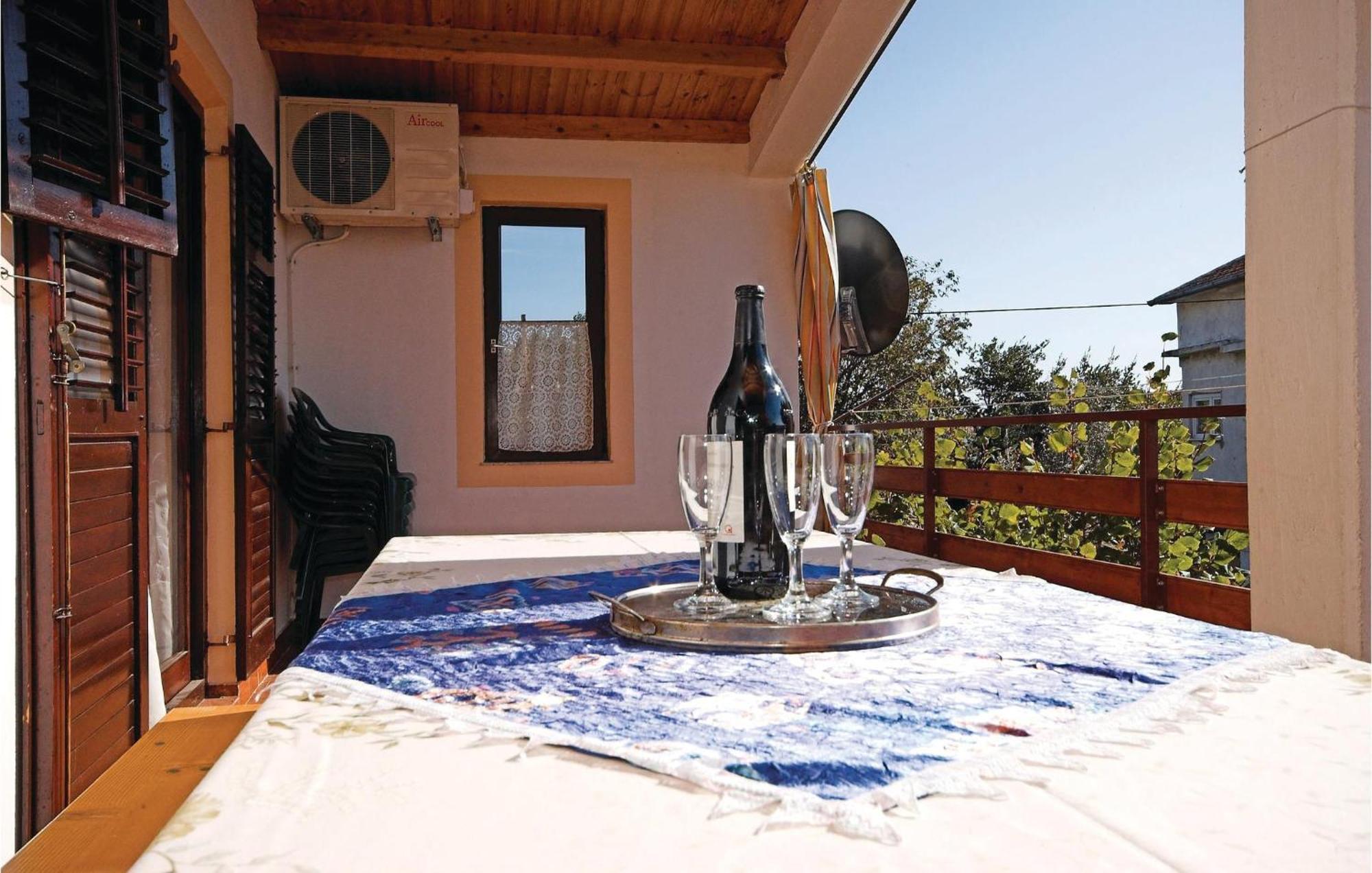 4 Bedroom Awesome Apartment In Starigrad Eksteriør bilde
