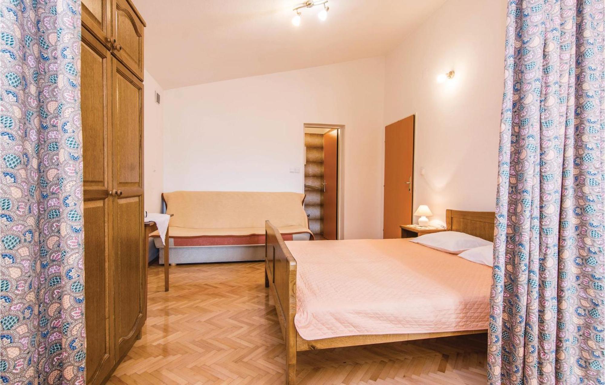 4 Bedroom Awesome Apartment In Starigrad Eksteriør bilde